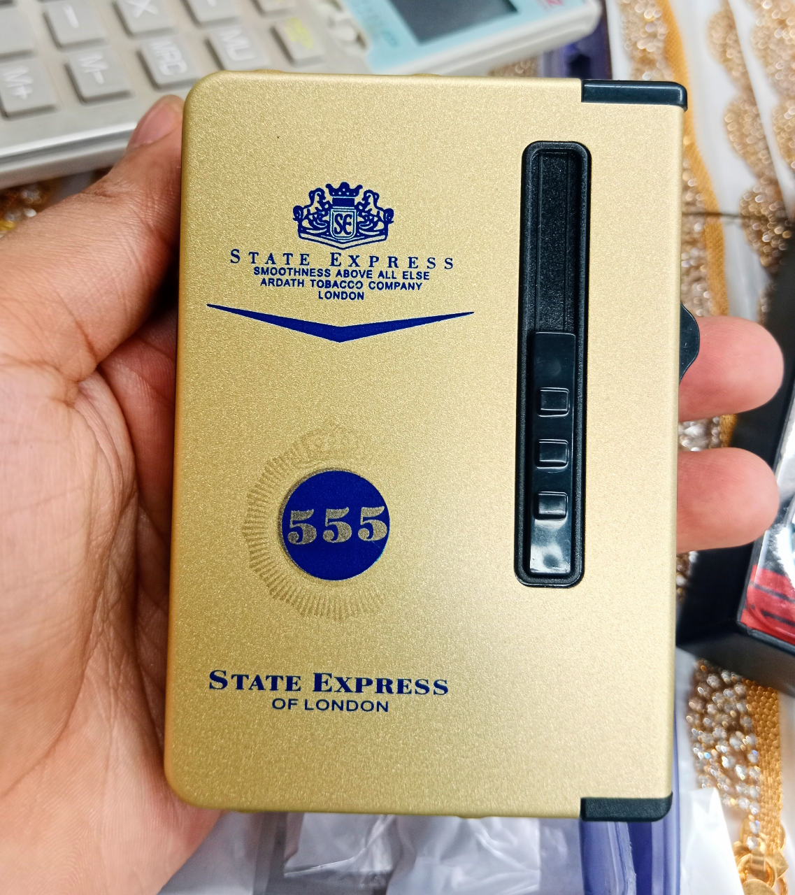 10 Stick Cigarete Box Case Lighter Cigarete Holder For Mens (RANDOM COLOR)